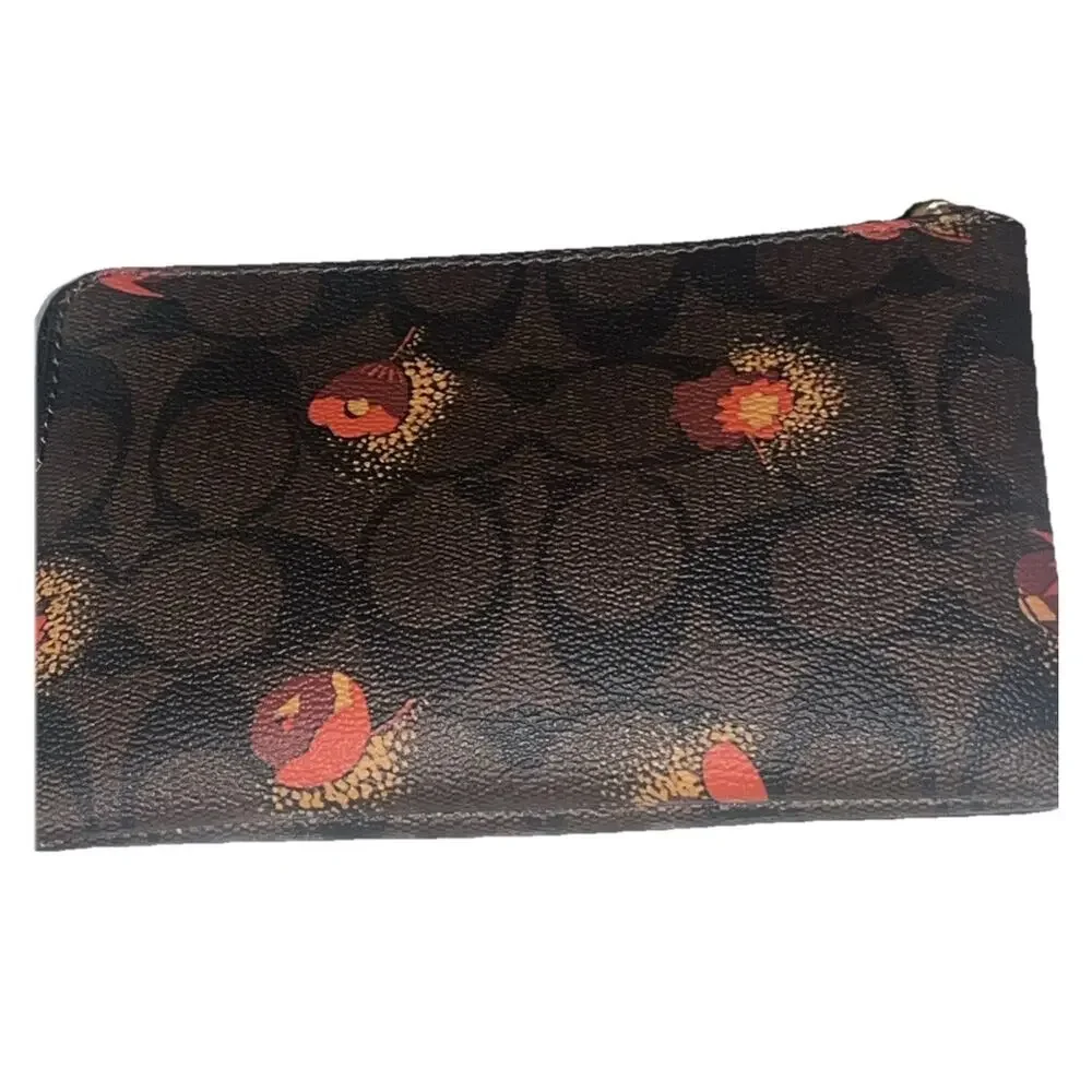 Coach authentic corner